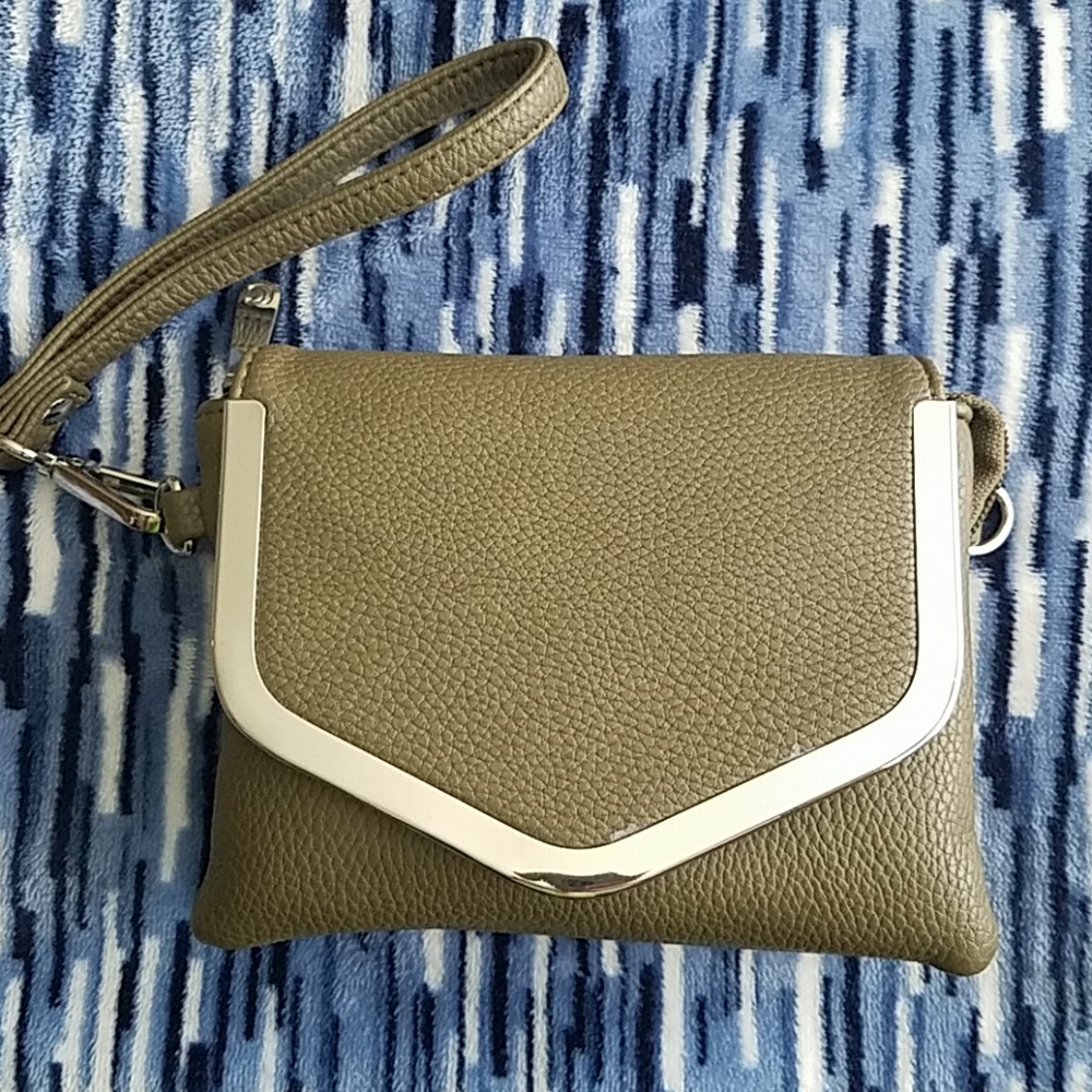 Green wristlet